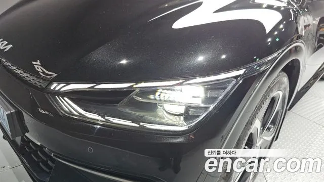 Kia EV6 2023 — фото 8