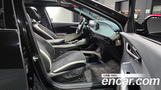 Kia EV6 2023 — фото 16
