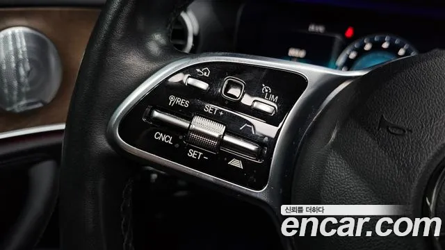 Mercedes-Benz E-Class 2020 — фото 15