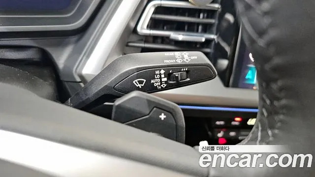 Audi Q4 e-tron 2025 — фото 18
