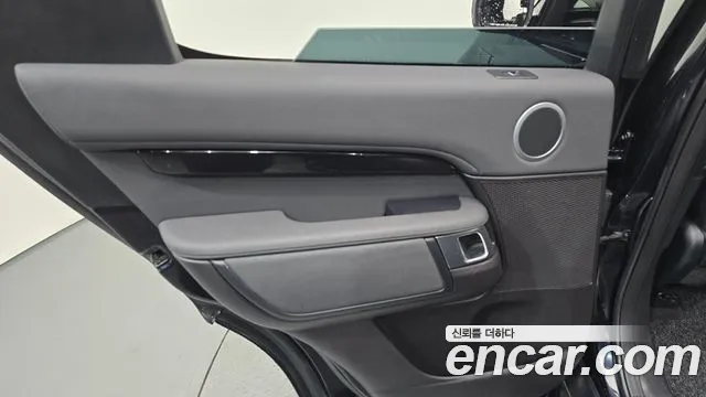 Land Rover Discovery 2018 — фото 15