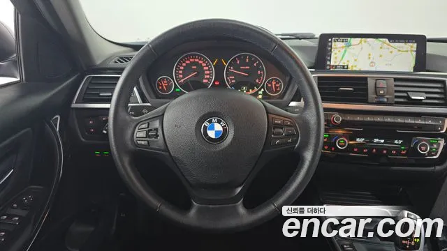 BMW 3-Series 2018 — фото 20