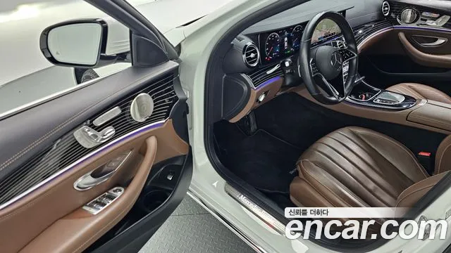 Mercedes-Benz E-Class 2021 — фото 10