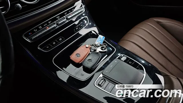 Mercedes-Benz E-Class 2021 — фото 17