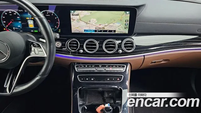 Mercedes-Benz E-Class 2021 — фото 18