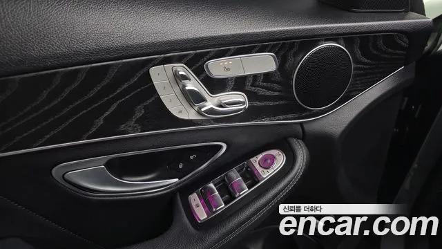 Mercedes-Benz C-Class 2019 — фото 17