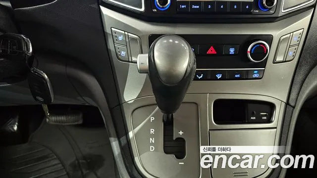 Hyundai Starex 2019 — фото 9