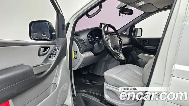 Hyundai Starex 2019 — фото 10