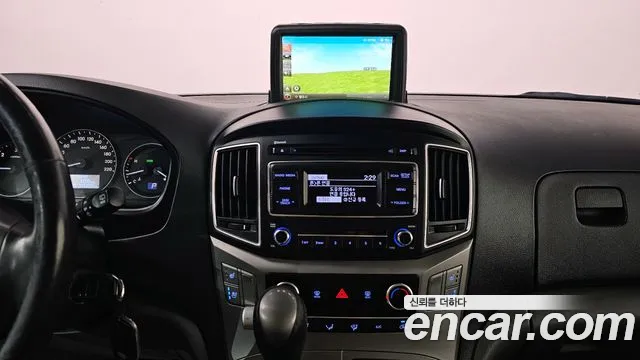 Hyundai Starex 2019 — фото 13