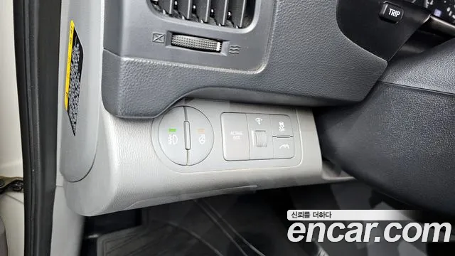 Hyundai Starex 2019 — фото 16