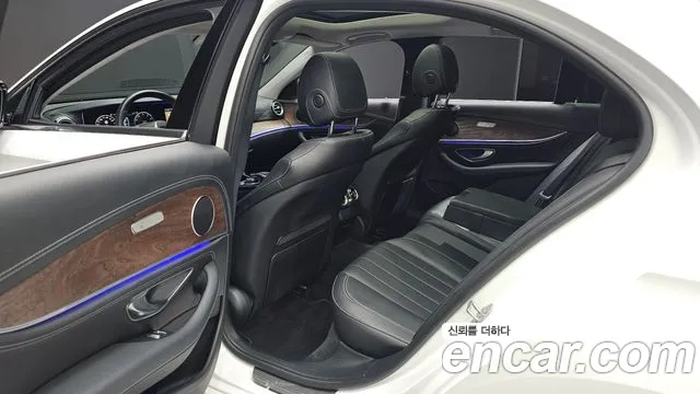 Mercedes-Benz E-Class 2017 — фото 17