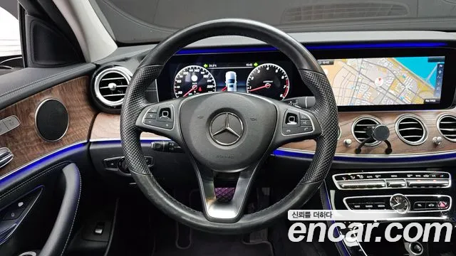 Mercedes-Benz E-Class 2017 — фото 18