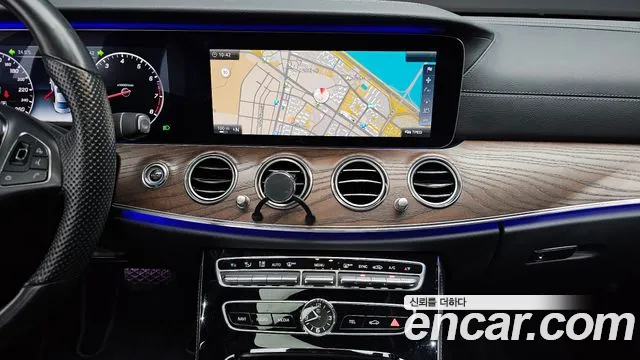 Mercedes-Benz E-Class 2017 — фото 19