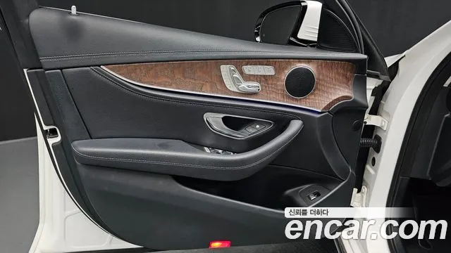 Mercedes-Benz E-Class 2017 — фото 13