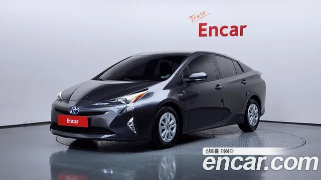 Toyota Prius 2017 — фото 1