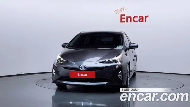 Toyota Prius 2017 — фото 3