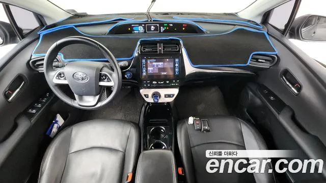 Toyota Prius 2017 — фото 7