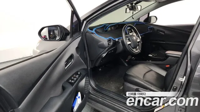 Toyota Prius 2017 — фото 10