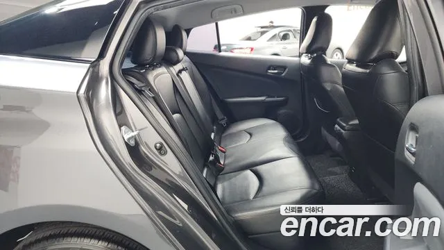 Toyota Prius 2017 — фото 11