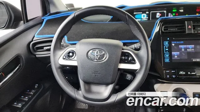 Toyota Prius 2017 — фото 14