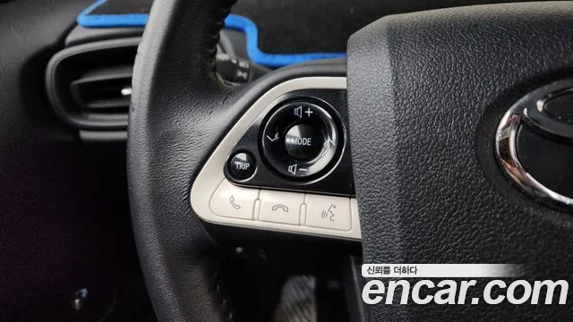 Toyota Prius 2017 — фото 18