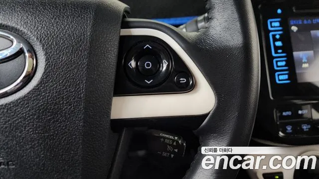 Toyota Prius 2017 — фото 19