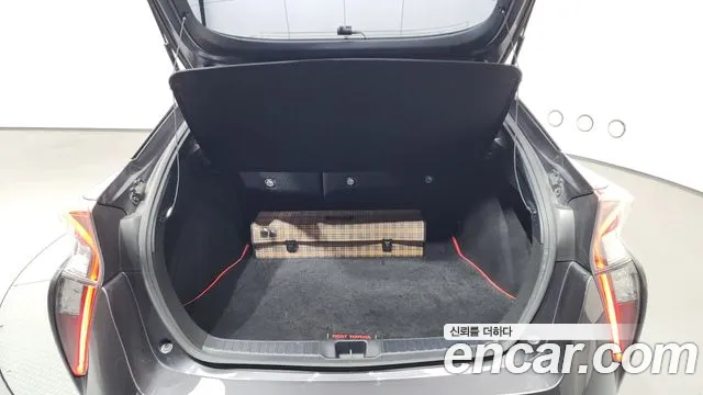 Toyota Prius 2017 — фото 20