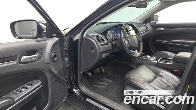 Chrysler 300C 2015 — фото 10