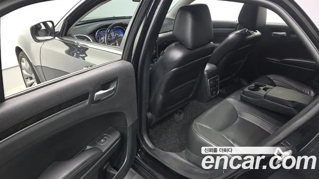 Chrysler 300C 2015 — фото 11
