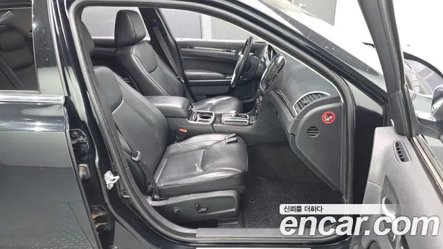 Chrysler 300C 2015 — фото 12