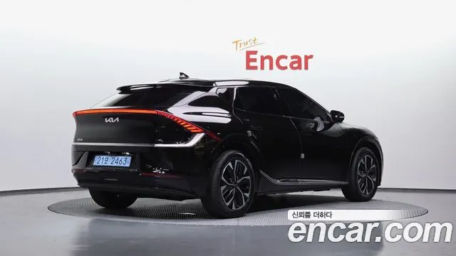 Kia EV6 2023 — фото 2