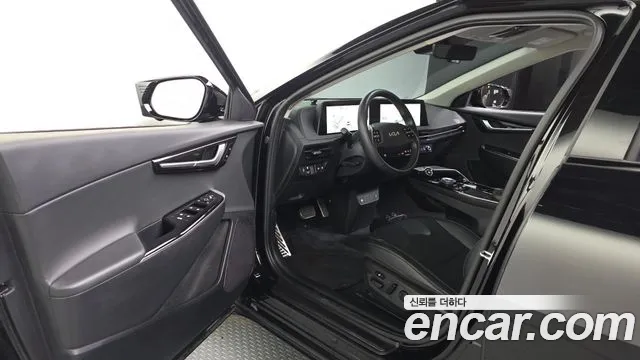 Kia EV6 2023 — фото 13