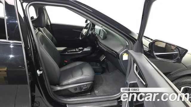 Kia EV6 2023 — фото 17