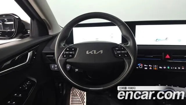 Kia EV6 2023 — фото 19