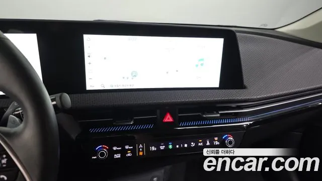 Kia EV6 2023 — фото 20