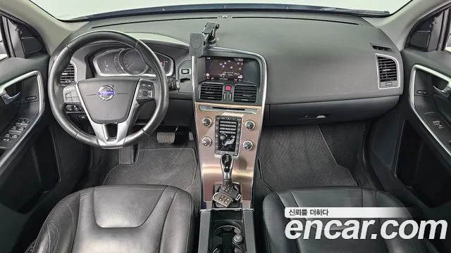 Volvo XC60 2017 — фото 10