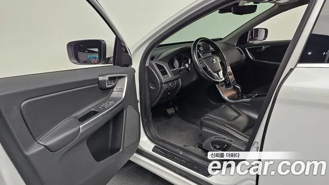Volvo XC60 2017 — фото 13