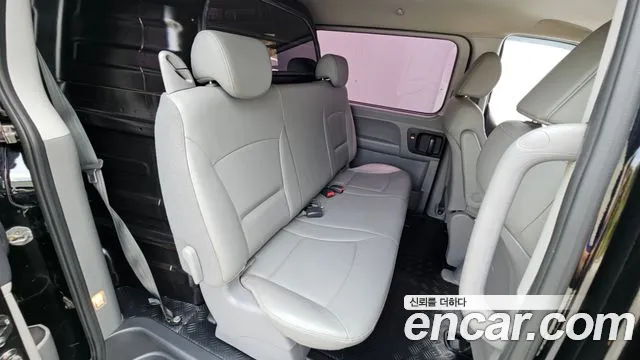 Hyundai Starex 2018 — фото 17