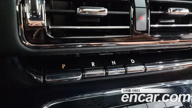 Lincoln Navigator 2021 — фото 12