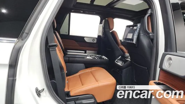 Lincoln Navigator 2021 — фото 17