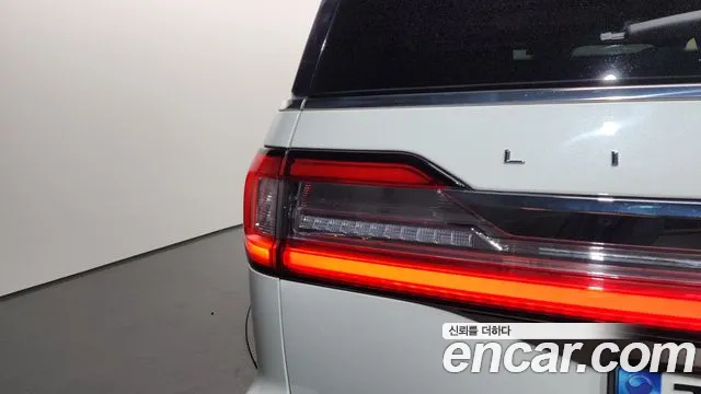 Lincoln Navigator 2021 — фото 9