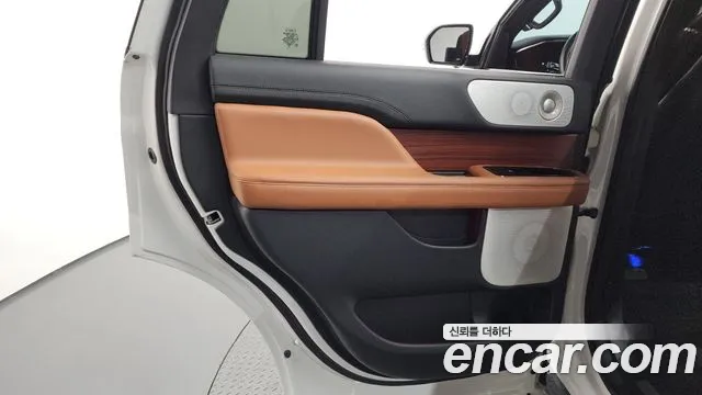 Lincoln Navigator 2021 — фото 15
