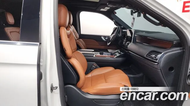 Lincoln Navigator 2021 — фото 16