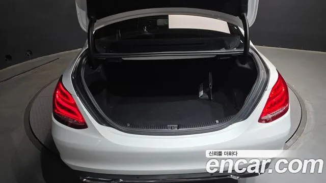 Mercedes-Benz C-Class 2018 — фото 20