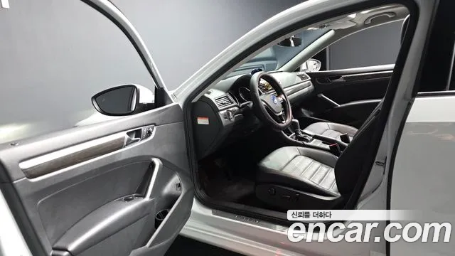 Volkswagen Passat 2018 — фото 10