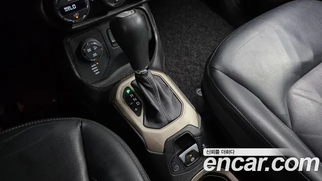 Jeep Renegade 2017 — фото 9