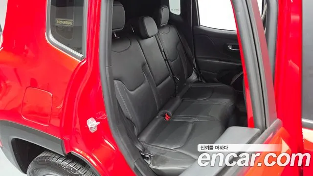Jeep Renegade 2017 — фото 11