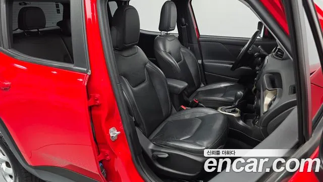Jeep Renegade 2017 — фото 12