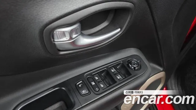 Jeep Renegade 2017 — фото 14