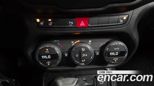 Jeep Renegade 2017 — фото 18